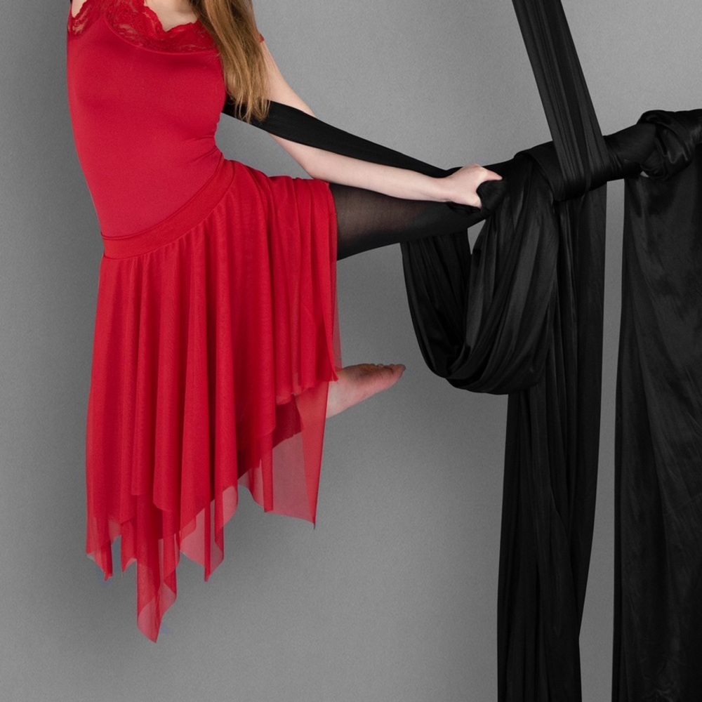 Body Wrapper ~ Dance Skirt ~ Women’s Size Small-Medium ~ Red